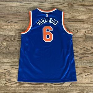 NBA Nike Authentics Boys Size Large Knicks #6 Porzingis Jersey